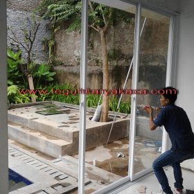 Pintu aluminium geser